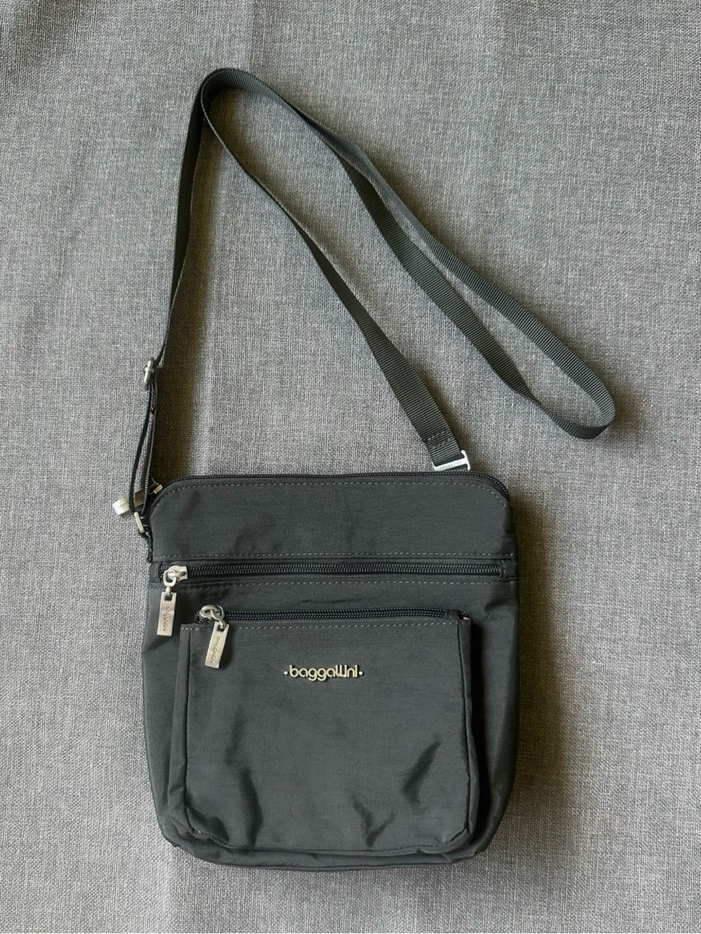 Baggallini Legacy Pocket Crossbody Bag W/ Wristlet
